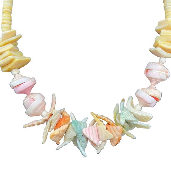 Shell Chip Necklace Bohemian Pastel Chip Shell Graduated Barrel Clasp 14 inch - Picture 1 of 16